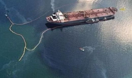 衛(wèi)星拍攝的黑色斑塊，怎樣被識別為海洋溢油事故？